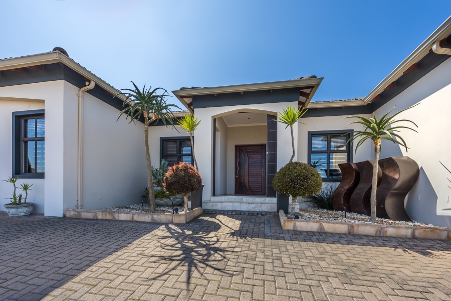 5 Bedroom Property for Sale in Deo Gracia Western Cape